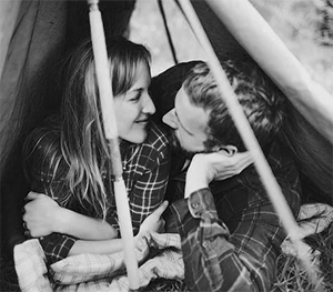 camping-couple