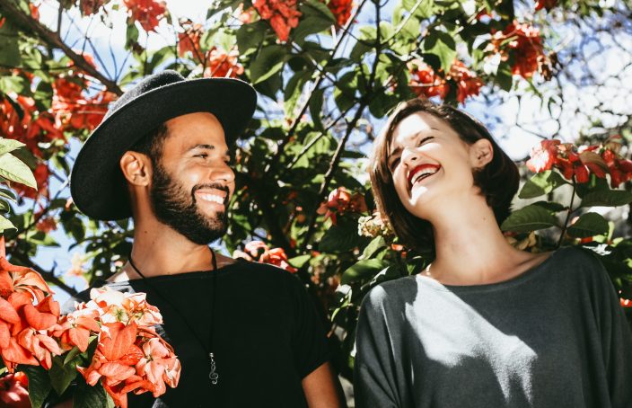 couple-smiling-flowers